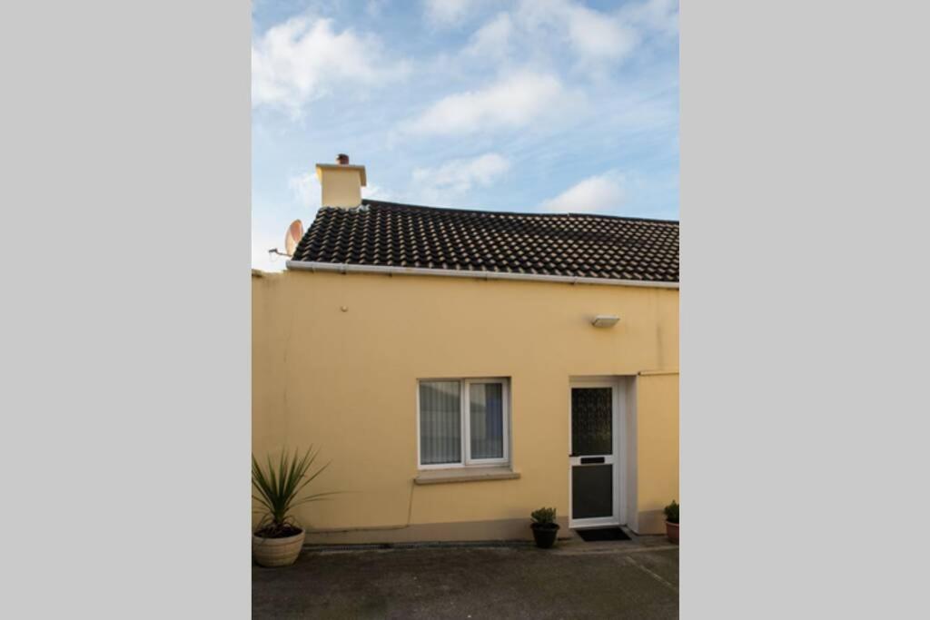 The Chalet Town Centre Dungloe Exterior photo